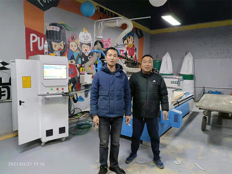?河南滑縣客戶(hù)采購(gòu)1325直排數(shù)控加工中心(圖1)